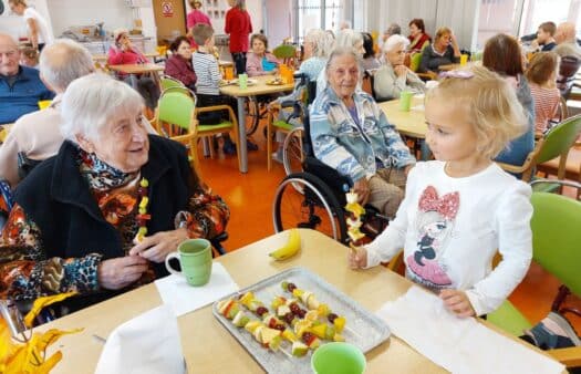 SeniorCentrum Olomouc: Návštěva dětí z MŠ v podzimním čase