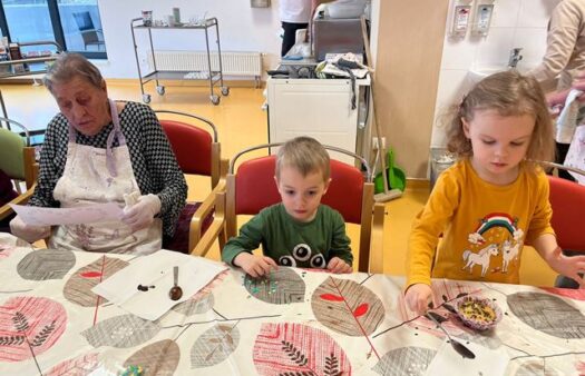 Valentýnské pečení s klienty SeniorCentra Plzeň