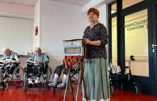 Paní flašinetářka navštívila naše SeniorCentrum v Plzni