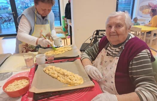 Pečení vánoček s klienty SeniorCentra Plzeň