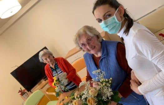 Vazba květin v SeniorCentru Slivenec