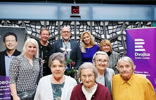 Klienti SeniorCentra Slivenec na natáčení Toboganu v Českém Rozhlasu