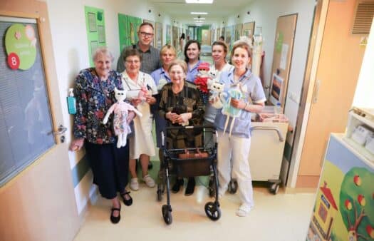 Předání hraček pediatrické klinice FN Motol