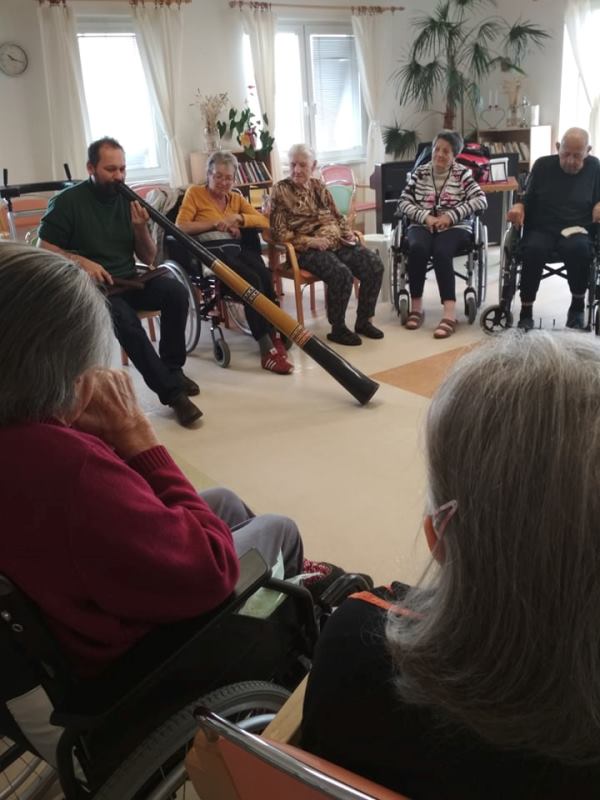 Dotek Japonska a den s muzinaktem Ondřejem Smeykalem v SeniorCentru Šanov