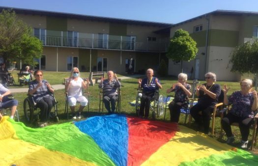 Duhová relaxace s padákem v SeniorCentru Šanov