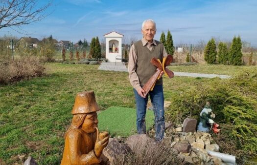 Nový mistrovský dřevěný kříž v SeniorCentru Šanov