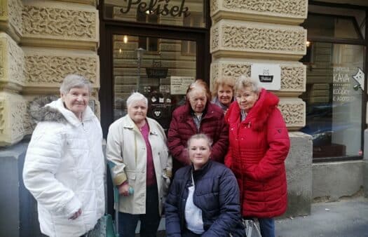 Výlet do kočičí kavárny s klientkami SeniorCentra Šanov