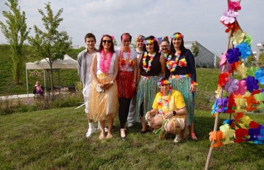 SeniorCentrum Štěrboholy - Havaj na zahradní slavnosti