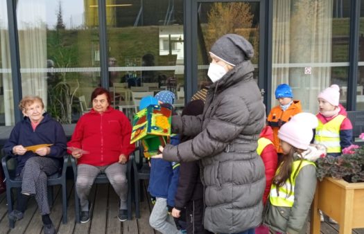 SeniorCentrum Štěrboholy - Mezi námi dětmi a seniory