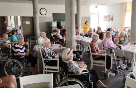 Vystoupení zpěvačky Petry Rézové v našem SeniorCentru