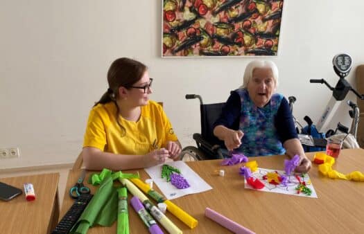 Velikonoční tvoření s klientkami SeniorCentra Štěrboholy