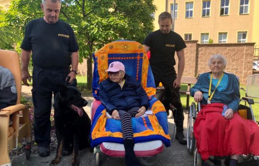 Ukázka výcviku služebních psů v SeniorCentru Písek