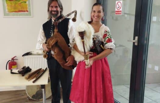 Káva s ředitelkou a hudební vystoupení v SeniorCentru Telč