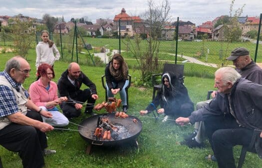 Pálení čarodějnic a opékání buřtů v SeniorCentru Chotěboř