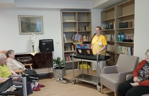 Zpívání s klienty v SeniorCentru Humpolec