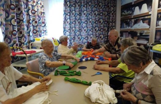 Batikování triček v SeniorCentru Humpolec