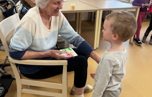 SeniorCentrum Modřice: Vystoupení MŠ ke Dni matek