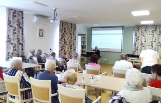 Sbormistr Petr Lichnovský hostem SeniorCentra Modřice