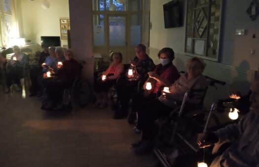Zpívání s kapelou v SeniorCentru Chrudim