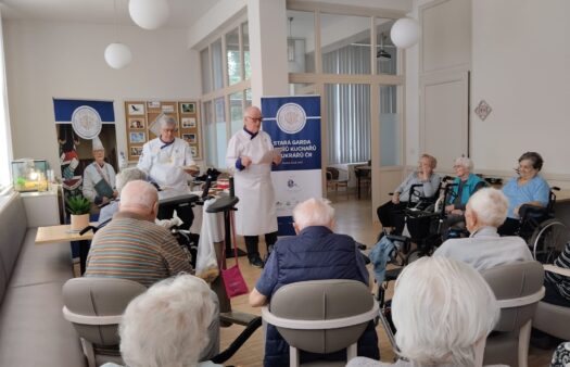 Stará garda kuchařů a cukrářů v našem SeniorCentru