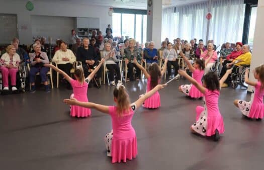 Vystoupení mažoretek v SeniorCentru Havířov