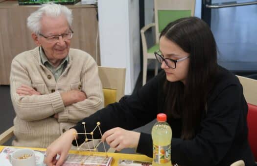 Společné tvoření geometrických obrazců v SeniorCentru Havířov