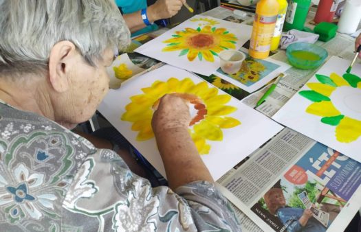Kreativní činnosti klientek SeniorCentra Hradec Králové