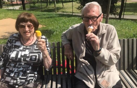 Návštěva zmrzlikáry s klienty SeniorCentra Hradce Králové