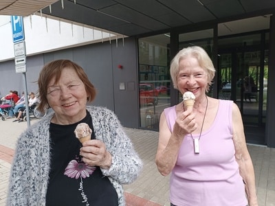 SeniorCentrum Hradec Králové navštívila ZMRZLIKÁRA