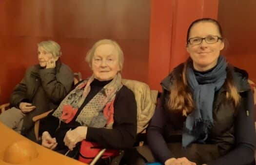 Klienti SeniorCentra Klamovka na divadelním představení Krajina 0
