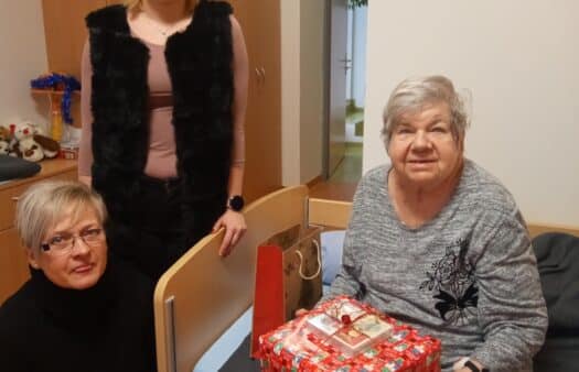 Ježíšek přinesl do SeniorCentra Terezín přehrávač s pohádkami