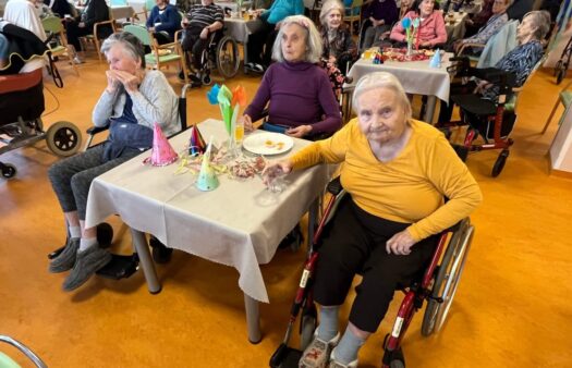 Nejen březnoví oslavenci si užili odpoledne plné hudby a tance